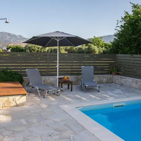 Holiday home Lovely In Kalamitsi Alexandrou