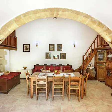 Vakantiehuis Lovely In Kalamitsi Alexandrou