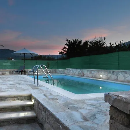 Vakantiehuis Lovely In Kalamitsi Alexandrou
